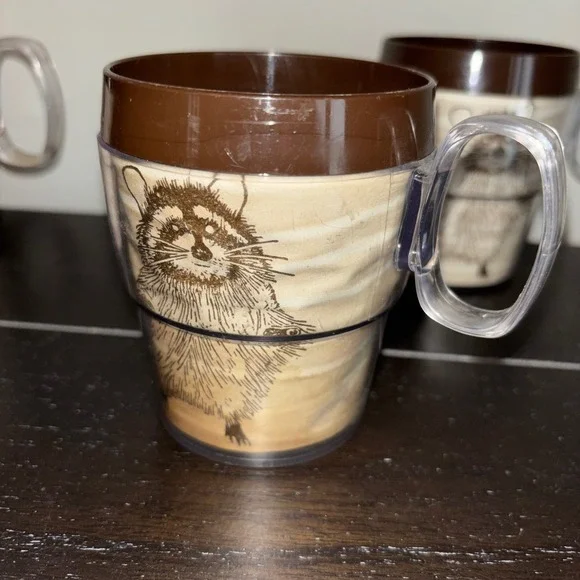 Gwen Frostic | Set of 3 | Vintage Raccoon Frog Theme | Plastic Mugs Brown Cups - Picture 4 of 11
